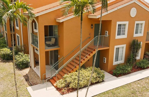 Naples Condo | Charming & cozy 1 bedroom, 1 bathroom condo with preserve