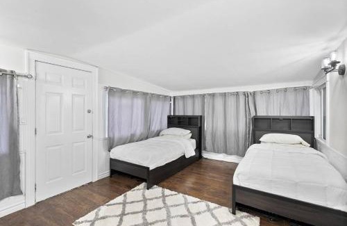 Windsor Apartment | Charming Cozy 2-Bedroom Retreat in South Windsor