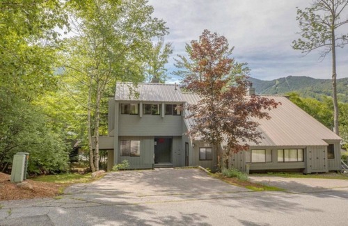 Lincoln Condo | Charming & Cozy 2BR Condo with AC & Loon Mtn Views