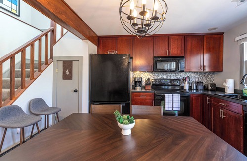 The Galena Territory Cottage | Charming & Cozy 2BR Cottage | Fireplace | Dog-Friendly | Amenity Access