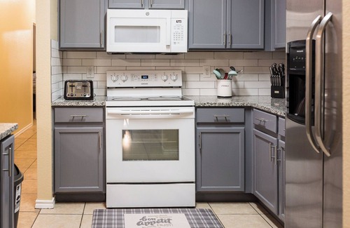 South Arlington House | Charming Cozy 3-bedroom 2-bath house near the AT&T Stadium in Arlington