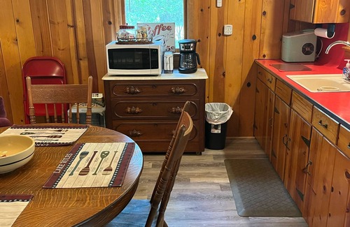 Mayfield Cottage | Charming Cozy 3-bedroom Canary Cottage overlooking Fife Lake with lake access.