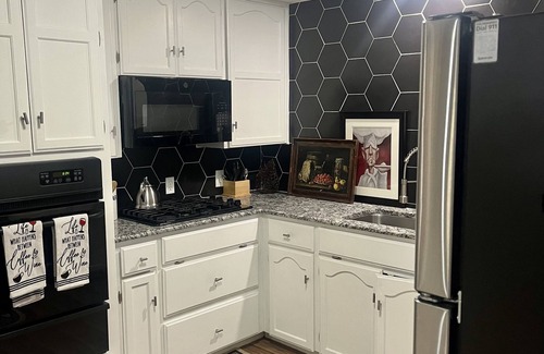 Seguin House | Charming, cozy 3-bedroom country home in beautiful Seguin, TX