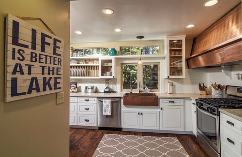 Lake Arrowhead House | Charming, Cozy and Kid-Friendly Tavern Bay Cottage