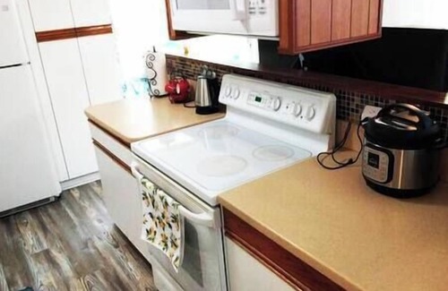 Port Charlotte House | Charming & Cozy: Close to Beach & Shops ~ Parking!