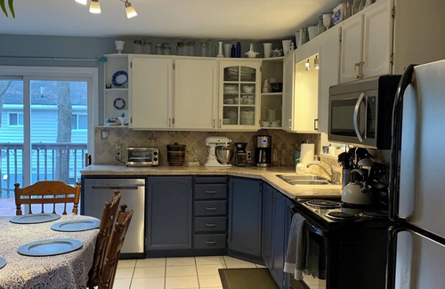 Parry Sound House | Charming & Cozy Cottage Style Home