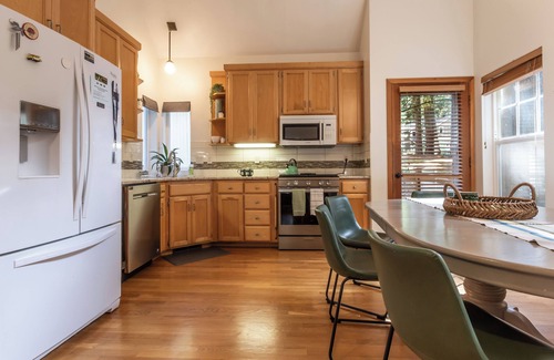 Sudden Valley Cottage | Charming cozy cottage in beautiful surroundings minutes from outdoor adventures.
