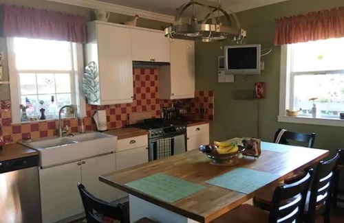 Petaluma House | Charming cozy cottage downtown Petaluma