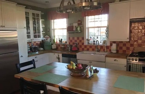 Petaluma House | Charming cozy cottage downtown Petaluma