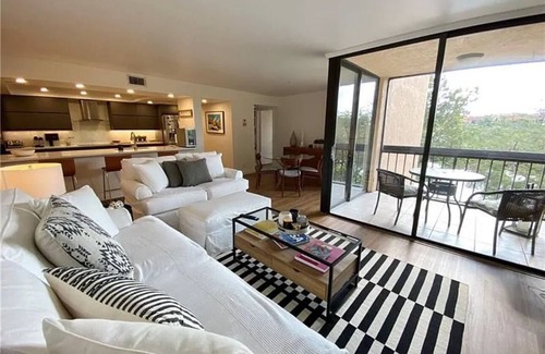 Delray Beach Apartment | Charming & Cozy Delray Beach Gem | Lakeside & Minutes from Downtown!