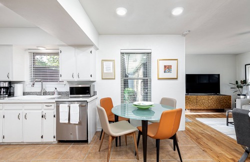 Northeast Dallas House | Charming Cozy Duplex