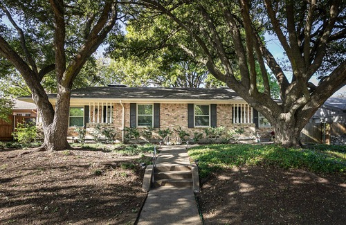 Northeast Dallas House | Charming Cozy Duplex
