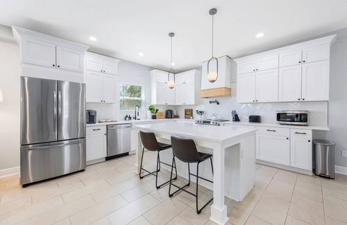 Tarpon Springs House | Charming, Cozy, Family Friendly - Close to Downtown/Sponge Docks/Beaches/Trails