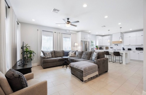 Tarpon Springs House | Charming, Cozy, Family Friendly - Close to Downtown/Sponge Docks/Beaches/Trails