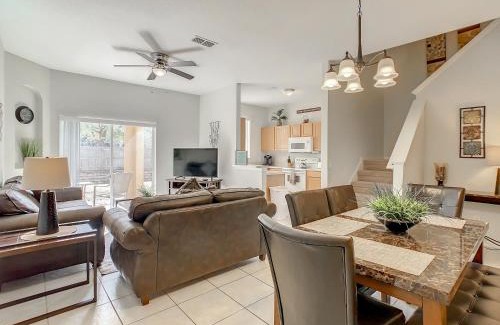 Regal Palms House | Charming & Cozy Getaway! Lazy River!
