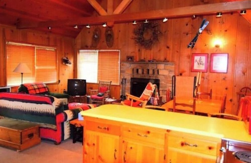 Mi-Wuk Village Cabin | Charming & Cozy Mi Wuk Cabin