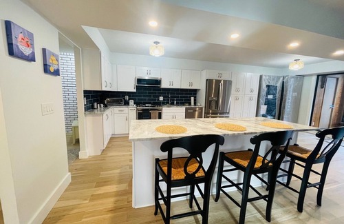 Columbia Condo | Charming Cozy Modern 2-Bedroom condo