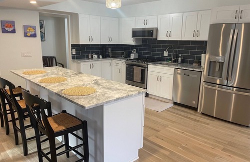 Columbia Condo | Charming Cozy Modern 2-Bedroom condo