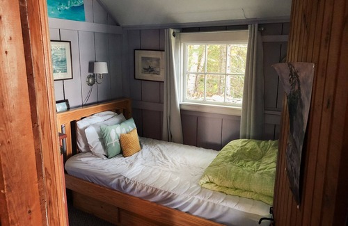 South Thomaston Cottage | Charming, Cozy Oceanfront Cottage on Pleasant Beach, South Thomaston