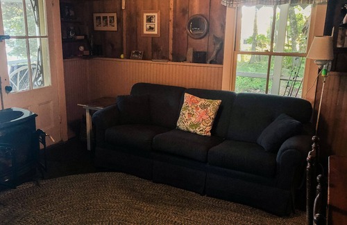 South Thomaston Cottage | Charming, Cozy Oceanfront Cottage on Pleasant Beach, South Thomaston