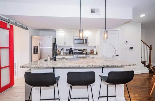 Northeast House | Charming Cozy Stay Free Parking Central Location