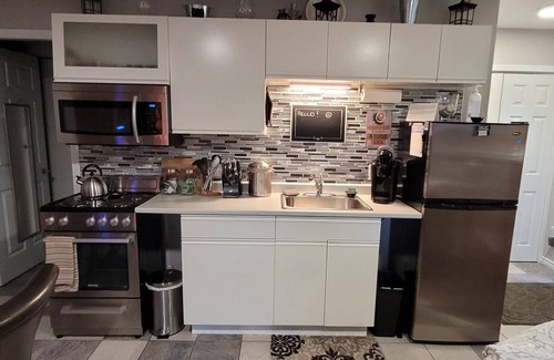 Langford Apartment | Charming Cozy Suite In Langford.