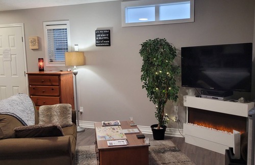 Langford Apartment | Charming Cozy Suite In Langford.