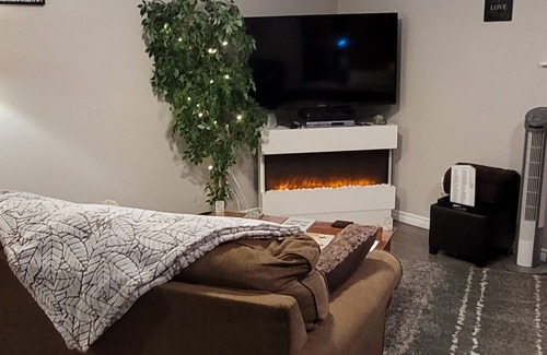 Langford Apartment | Charming Cozy Suite In Langford.