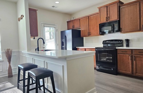 Steele Creek House | Charming & Cozy Townhome in Charlotte