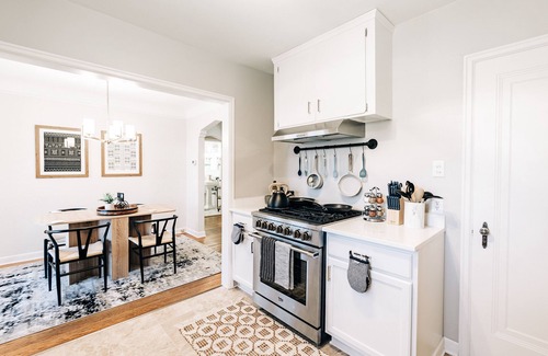 Como House | Charming, cozy urban cottage by Como & MN State Fair with Renovated rustic den