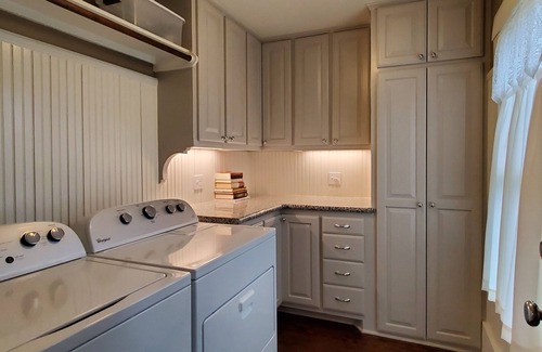 La Grange House | Charming & Cozy Victorian in Quiet Residential Setting