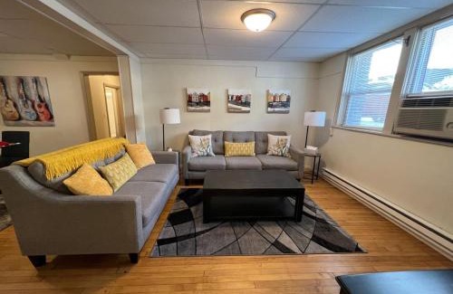 Fargo Apartment | Charming Cozy Walking Distance To Attractions