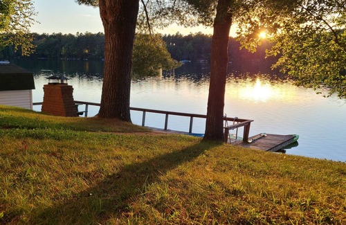 Val-des-Bois Cottage | Charming Cozy Waterfront Cottage