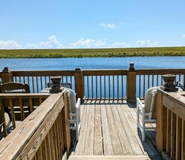 Okeechobee House | Charming, Cozy, Waterview Log Cabin With Sunsets