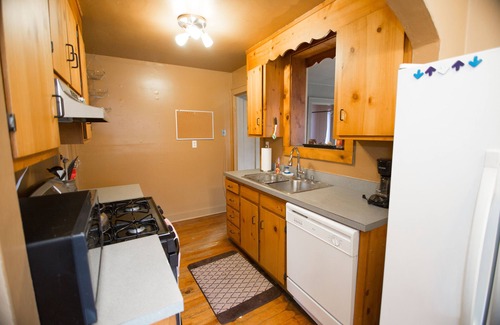 Shelby Hills House | Charming Craftsman Bungalow in E. Nash 2bed/2bath (170 5* reviews all sites)