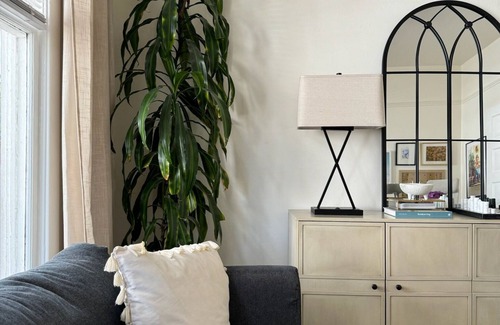 Ravenna House | Charming Craftsman Home-Away-from-Home in Ravenna with Luxury Gymn