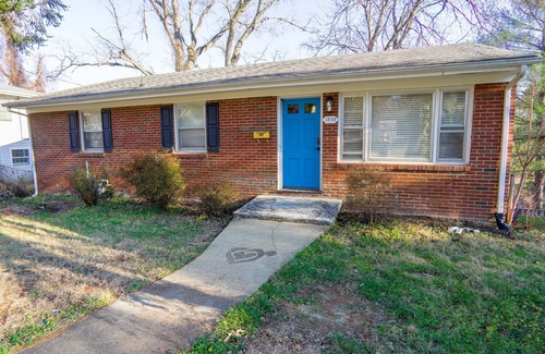 Locust Grove House | Charming Creekside Gem near Downtown