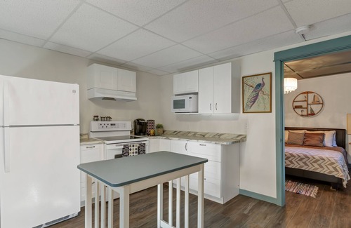 Vernon Cottage | Charming Creekside Cottage in Nature with Historic Roots