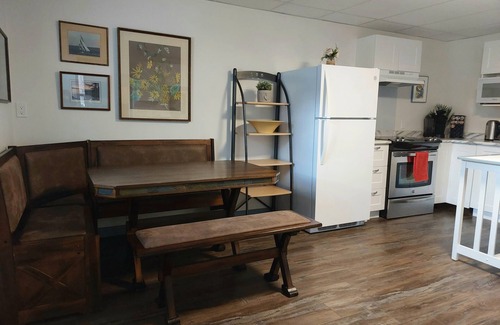 Vernon Cottage | Charming Creekside Cottage in Nature with Historic Roots