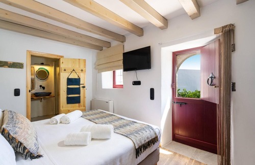 Katsidoni Apartment | Charming Cretan House | 2BR + 2BTHS & WiFi !