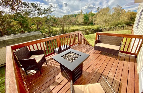 Ampthill House | Charming Cul-de-sac Retreat | Double Master + Garage + Home Office