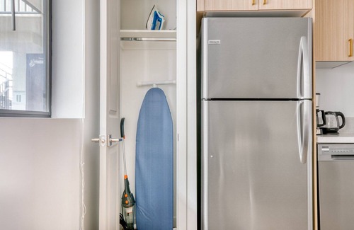 Palms Apartment | Charming Culver City 1BR w/Roof Lounge & Gym, nr 405, by Blueground