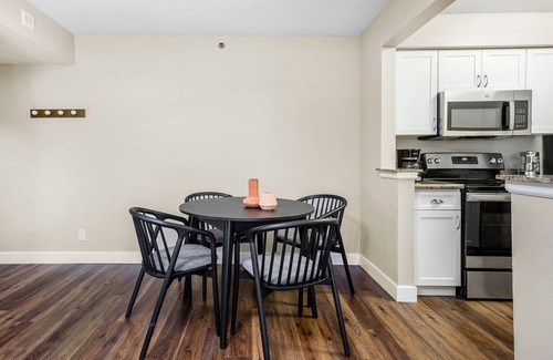 Cupertino Apartment | Charming Cupertino 2BR w/Gym, Pool & W/D, nr tech HQs, by Blueground