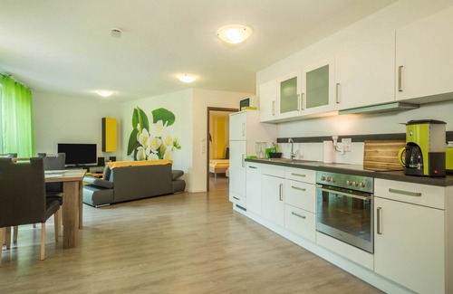 Sipplingen Apartment | Charming Holiday Apartment "Jasmin" with Large Terrace, Wi-Fi & TV