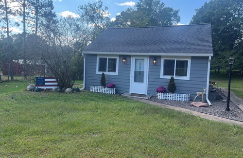 Hayward House | Charming “Deer Haven Cottage ” 2-bedroom house , extra amenities, in Hayward.