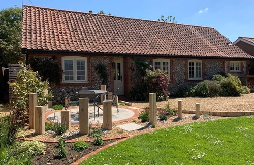 Thornham Cottage | Charming Detached Cottage In Popular Coastal Village of Thornham