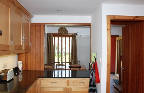 Gullane Apartment | Charming detached holiday home on lovely Goose Green, in Gullane. Pet & child friendly. Sleeps 8.
