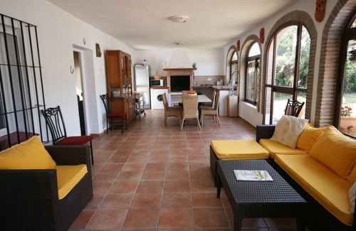 Coin Villa | Charming detached villa with private pool and lawned gardens