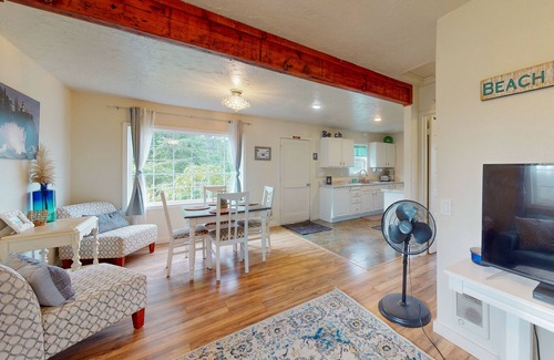 Nahcotta Cabin | Charming, dog-friendly cottage w/private gas grill, free WiFi, yard, and firepit
