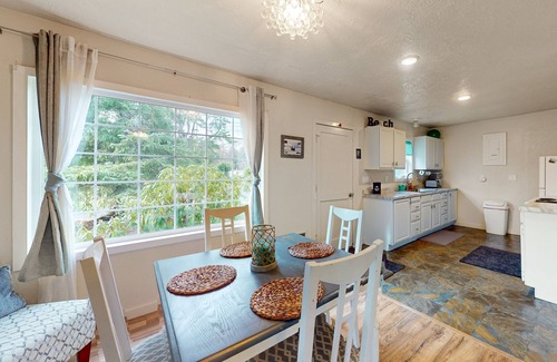 Nahcotta Cabin | Charming, dog-friendly cottage w/private gas grill, free WiFi, yard, and firepit